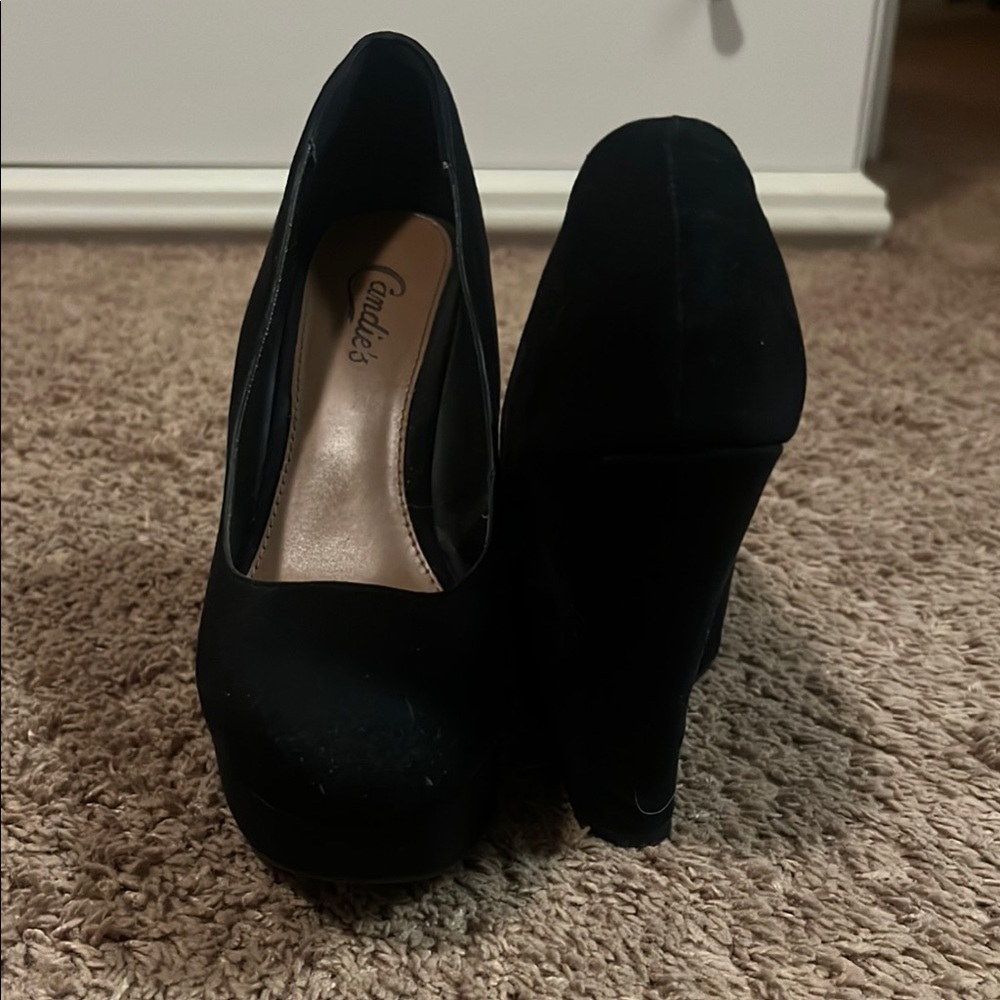 Candie's Black Platform Heels Sleek Design